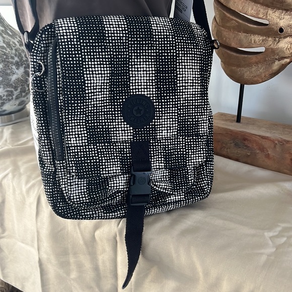 Kipling sling black and white abstract bag - Picture 3 of 10